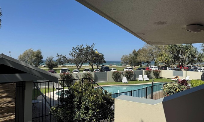 Miami Apartment | 2 Bedroom Ocean Glimpses Renovated Apartment - Right on Miami Beach!