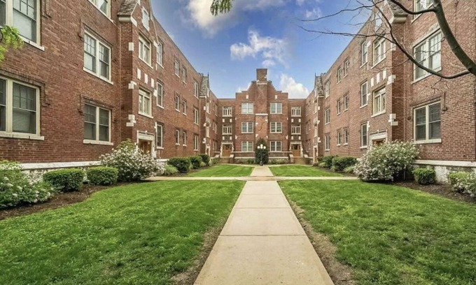 Shaw Condo | 2 Bedroom on Tower Grove Park - Condo Near BJC/WashU/SLU