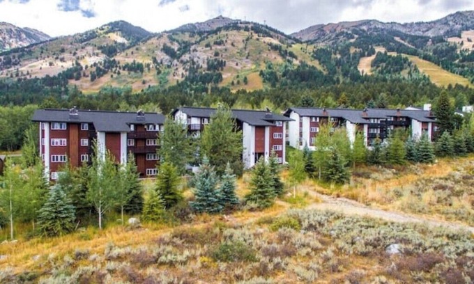Teton Village Apartment | 2 Bedroom Teton Village - Pool, Tennis & Hot tub