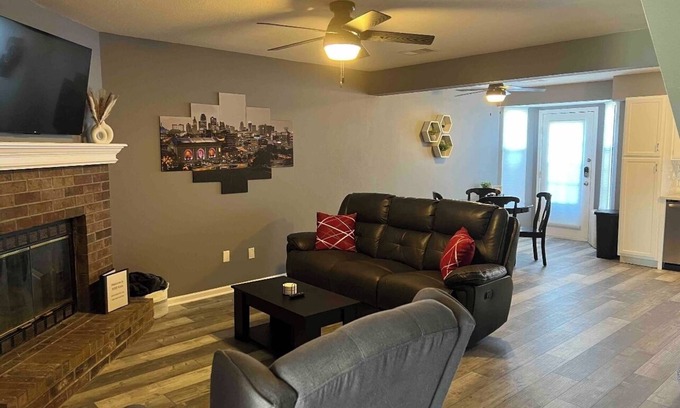 Blue Springs House | 2 Bedroom Townhouse