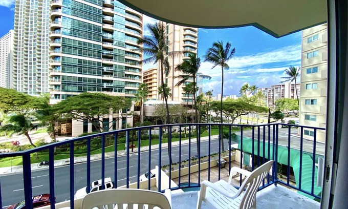 McCully - Moiliili Apartment | 2 Bedroom Waikiki Vacation Rental