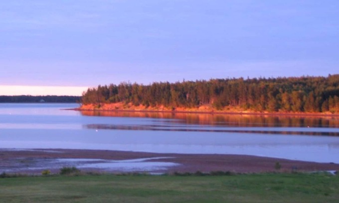 Gaspereaux Cottage | 2 Bedroom Waterfront Cottage