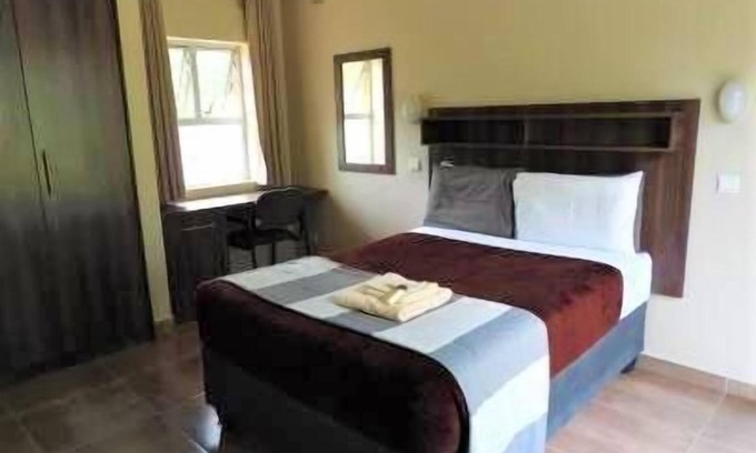 Harare Apartment | 2 bedroomed apartment with en-suite and kitchenette - 2066
