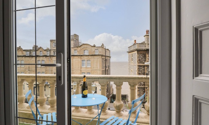 Weston-super-Mare Cottage | 2 BELGRAVIA MANSIONS, family friendly in Weston-Super-Mare