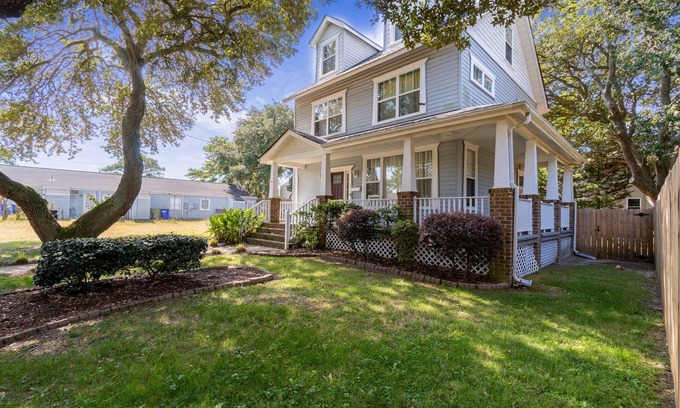 East Ocean View House | 2 Blocks to Beach, 5 Beds, Deck, Grill, Fire Pit, Stocked Kitchen, FIOS