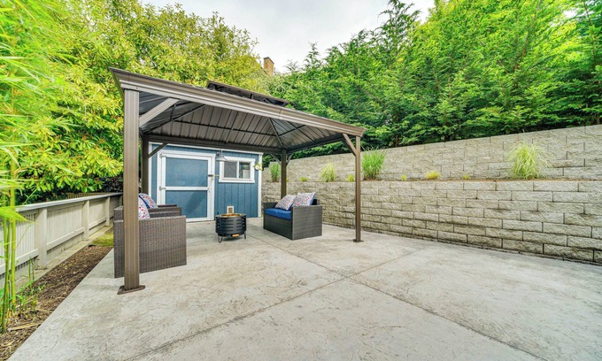Alki Apartment | 2 Blocks to Beach Park: Cozy Seattle Townhome