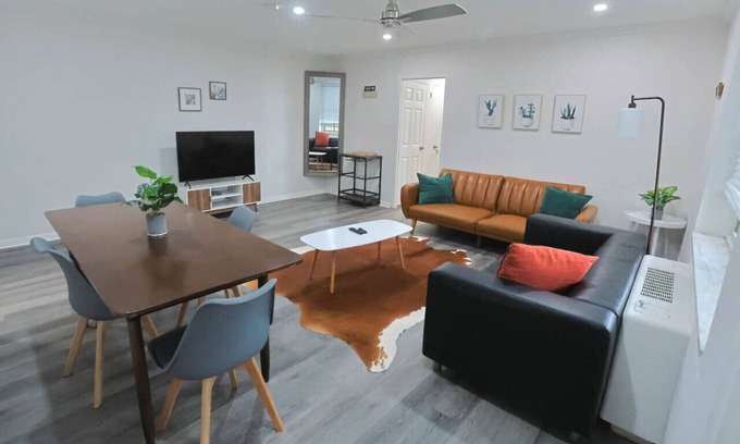 Downtown Atlanta Condo | 2 BR | Prime Location & City Views | Private Porch