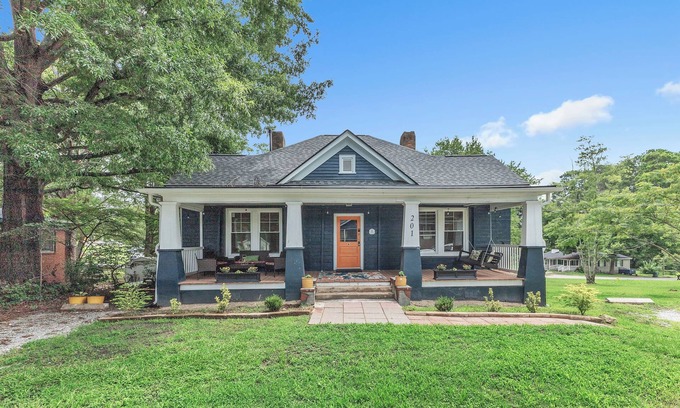 Garner House | 2 BRs/2 BAs - Stroll to Coffee, Bakery, Wine Bar - Downtown Garner