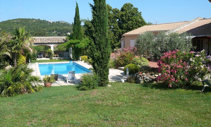 Roquevaire Bed & Breakfast | 2 chambres d'Hôtes in Bastide in large wooded park with swimming pool sleeps 6