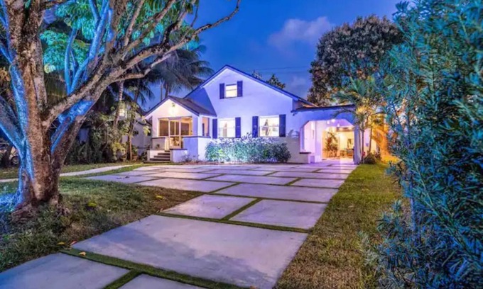 Northeast Miami House | 2 CLEAN Houses! 3bd/2ba & 1bd/1ba guest house in safe area close 2 everything
