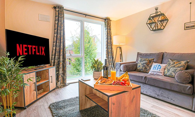 Milton Keynes House | (2) Countess Way - 2 bed, 2 bath apartment
