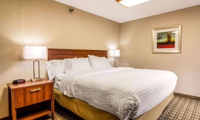 Cranberry Township Hotel | 2 Cozy Rooms in Cranberry Township with Easy Access to Pittsburgh Attractions