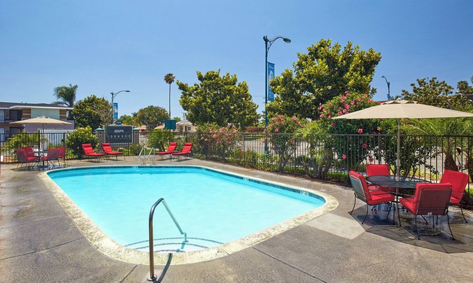 Anaheim Resort House | 2 Cozy Units – Perfect for Groups, Steps to Disneyland w/Pool & Onsite Parking!