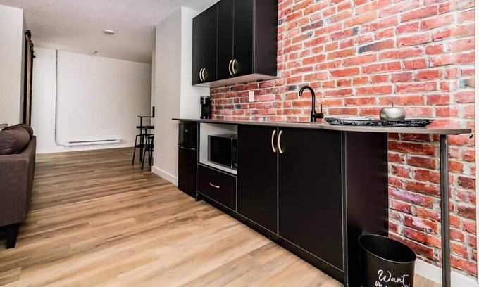 Clairmont Apartment | 2 Double Private Trendy Executive Urban Loft Suites