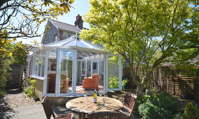 Ventnor Cottage | 2 Farm Cottages - a cottage that sleeps 4 guests in 2 bedrooms