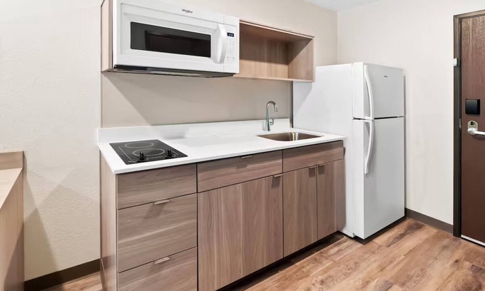 Greenville - Spartanburg Hotel | 2 Furnished Rooms for Budget Travelers Near Greenville’s Popular Attractions