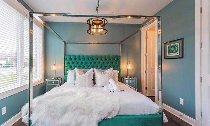 South Nashville House | 2 Homes- 7 Bedrooms Sleeps 22!