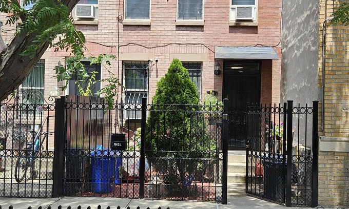 Bedford-Stuyvesant House | 2-Large bedrooms to rent with WiFi, AC in fabulous Brooklyn NYC