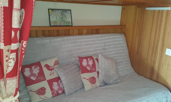 Saint-Lary-Soulan Apartment | 2* Meublé de Tourisme rental in Saint-Lary in a wooded park near the center.