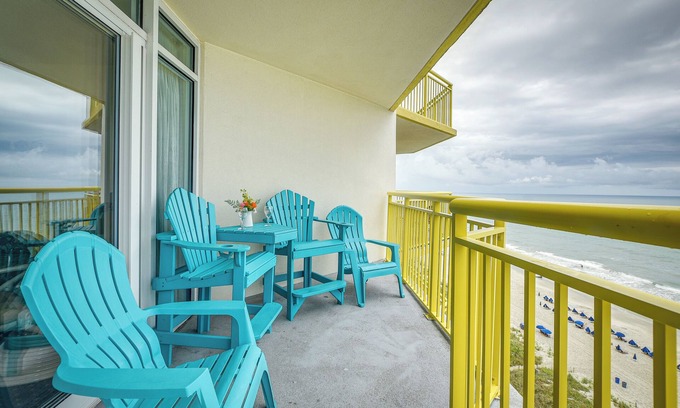 Crescent Beach Condo | 2 Mi to Barefoot Landing: Condo w/Beach Access!