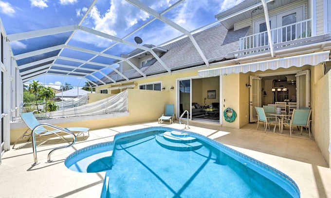 Caloosahatchee House | 2 Mi to Beach: Cape Coral Home w/Screened Pool