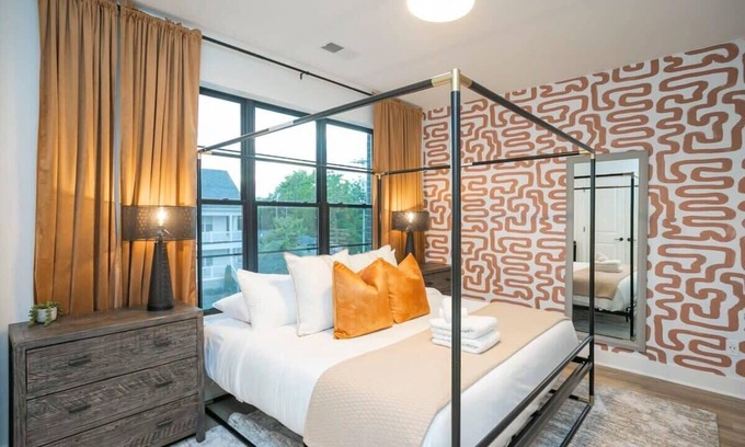 McFerrin Park House | 2 Mi to DT + King Beds & Garage