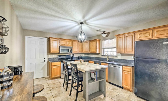 Fort Smith House | 2 Mi to Historic Sites: Cozy Fort Smith Home!