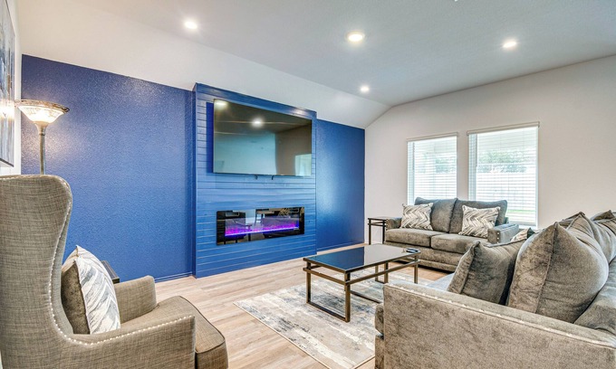 Willis House | 2 Mi to Palms Marina: Family Home w/Fenced Yard!