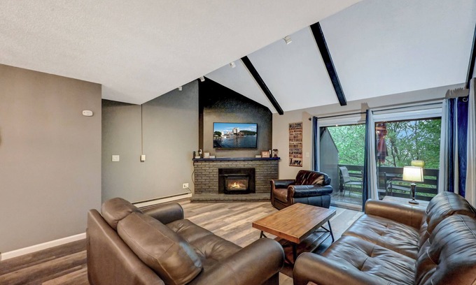 Village at Camelback House | "2 Min From Aquatopia & Camelbeach Waterparks,Pool,Pickleball/Tennis,Zip-line"