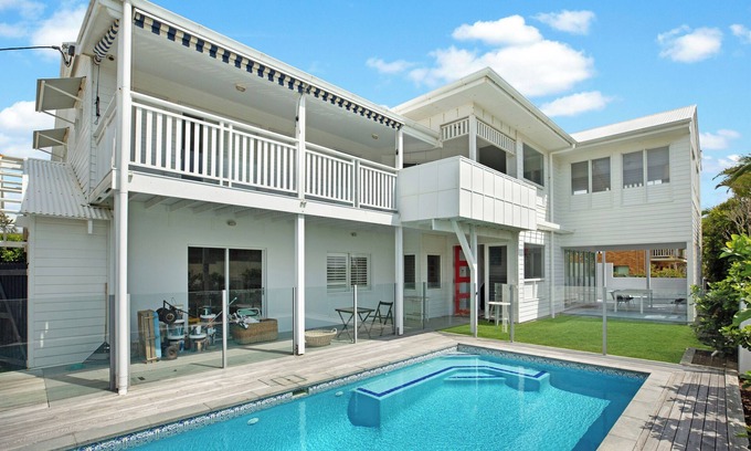 Peregian Beach House | 2 minute walk to the beach