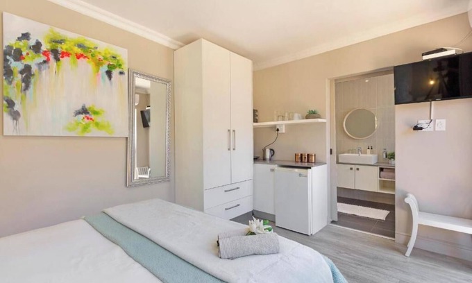 Tokai House | 2 On Lismore Guesthouse 8
