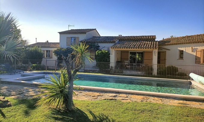Cavaillon Other | 2-person rental, bedroom and summer kitchen, private parking, SWIMMING POOL
