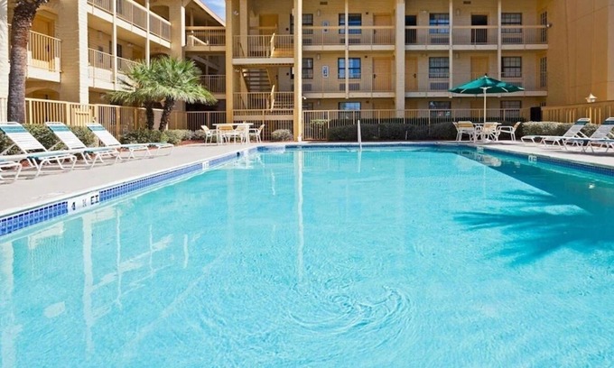 Orlando House | 2 Pet-Friendly Rooms | Free Breakfast & Parking | Pool | Close to Orlando Fun