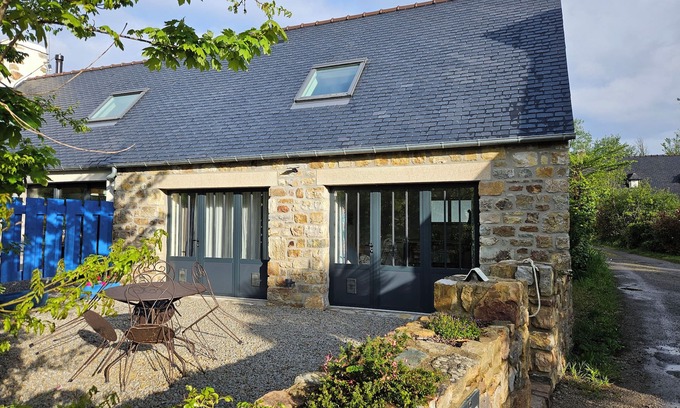 Crozon Apartment | 2 Pièces, Jardinet Sud, Calme, 1000 m Morgat