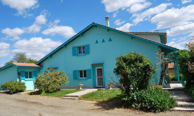 Saint-Loubouer Apartment | 2 Room Appartement surrounded by extensive garden with pool