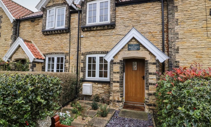 Brantingham Cottage | 2 SANDRINGHAM COTTAGES, pet friendly, with open fire in Elloughton