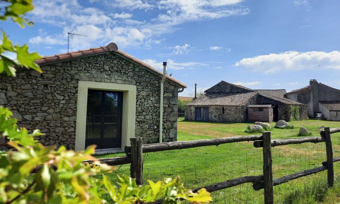 Bressuire Apartment | 2-seater studio near Puy du Fou