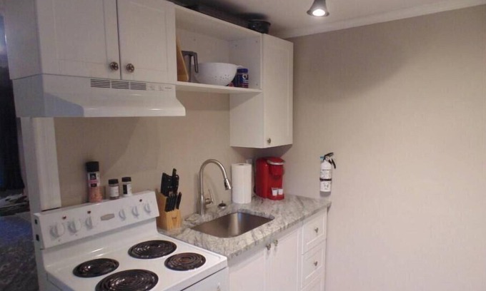 Plantagenet House | #2 Studio apartment