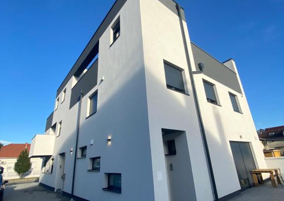 Varazdin Apartment | 2 Terraces Apartment in Urban Villa - MLII