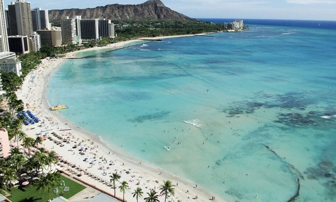 Diamond Head - Kapahulu - St. Louis Condo | 2 Units in Honolulu - Walk to Waikiki Beach! Sleeps 8.
