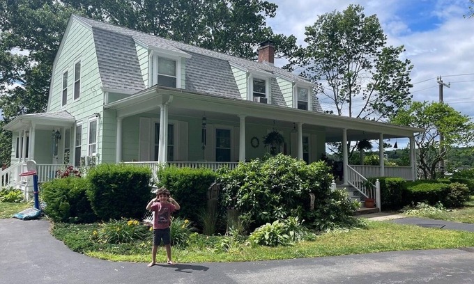 Central Waterford House | 2 Waterfront Houses | Sleeps 14 | Niantic River | Riverhouse Estate