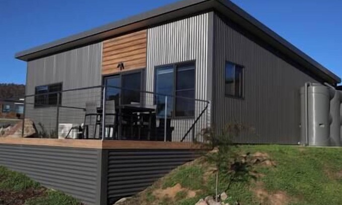 East Jindabyne House | 2 x beautiful new eco cabin with amazing views