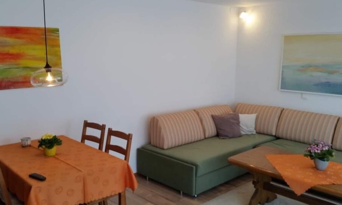 Uehlingen-Birkendorf Apartment | 2-Zimmer-Wohnung "Silberdistel", 75qm, 1 Schlafzimmer, max. 5 Personen
