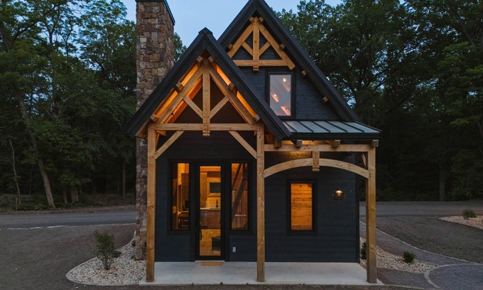 Laura House | #20 Bluegill Cove