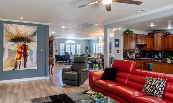 Ladera Heights House | 20% Disc.-September- Luxe Home w/Modern Vibe! King Bed, Jacuzzi, Fire Pit, BBQ+