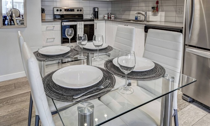 Symons Valley Condo | 20 min DT | Canmore & Shopping Near | NEW Condo Sleeps 5