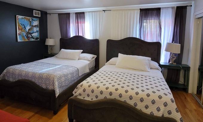 McGinley Square Apartment | 20 Minutes away from NY!! 5 queen beds, Private place !