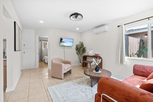Tustin House | 20 percent OFF Fully Furnished 2BR in Prime Tustin