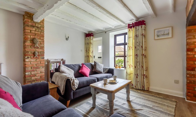 Hunstanton Cottage | 20 Rosemary Cottage - sleeps 5 guests in 3 bedrooms