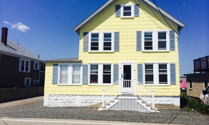 Wells Beach Apartment | 20 SECONDS TO WELLS BEACH-RIGHT ACROSS THE STREETSUPERB REVIEWS. 10/9-10/13 OPEN